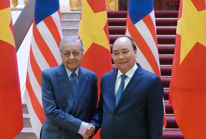 Thủ tướng Nguyễn Xuân Phúc đón, hội đàm với Thủ tướng Malaysia Thủ tướng Nguyễn Xuân Phúc và Thủ tướng Malaysia Mahathir Mohamad. (Ảnh: Quang Phúc)