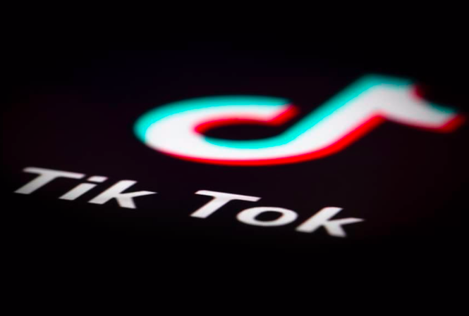 Mỹ bắt tay điều tra ứng dụng Trung Quốc TikTok Ứng dụng TikTok đang phổ biến trong giới teen. (Ảnh; Reuters)