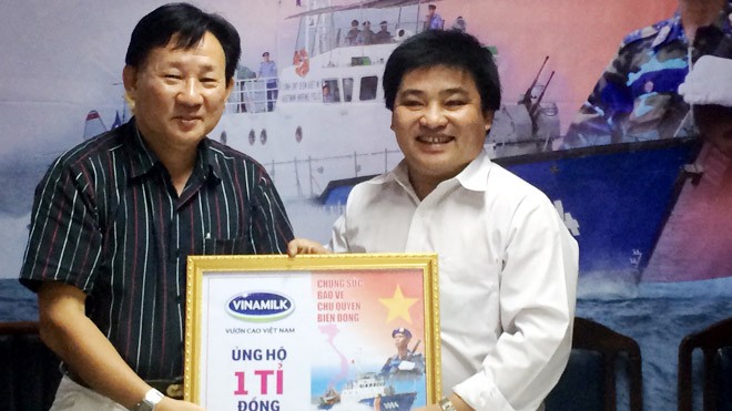 Vinamilk ủng hộ 1 tỷ đồng cho Cảnh sát biển VN Vinamilk ủng hộ 1 tỷ đồng cho Cảnh sát biển VN
