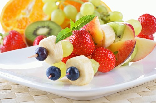 Dinh dưỡng hợp lý ngày nóng Nên ăn nhiều và đa dạng các loại trái cây trong mùa hè.