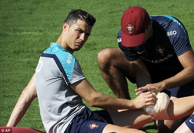 Đá World Cup, Ronaldo sẽ sớm... giã từ sự nghiệp Ronaldo bỏ ngoài tai lời cảnh báo từ bác sĩ Noronha