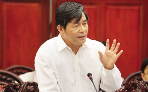 Luật Đầu tư sửa đổi: Quy định rõ ngành nghề cấm mới thông qua “Tôi thấy hơi đặc biệt, rất cam go, có lẽ do quá phức tạp”, Bộ trưởng Vinh than thở. Ông cũng cho biết sẽ có công văn hỏa tốc gửi các bộ để tháng 9 có thể tập hợp được danh mục cấm đầu tư trình Ủy ban Thường vụ Quốc hội xem xét trước khi trình Quốc hội. Ả