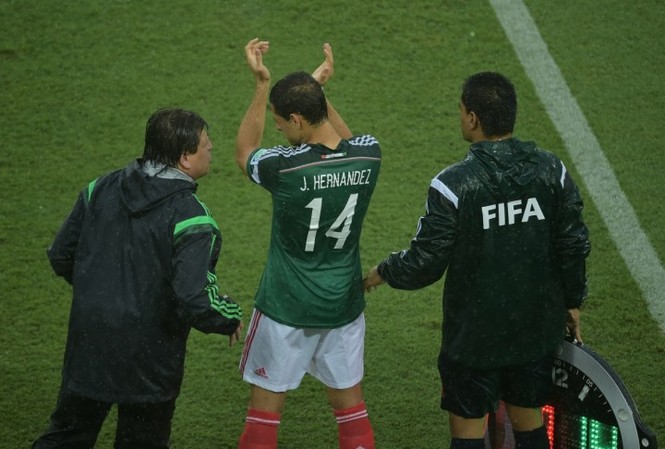 Chicharito bị HLV công khai 'ép buộc' chia tay Man United HLV Miguel Herrera khuyên Hernandez rời M.U.