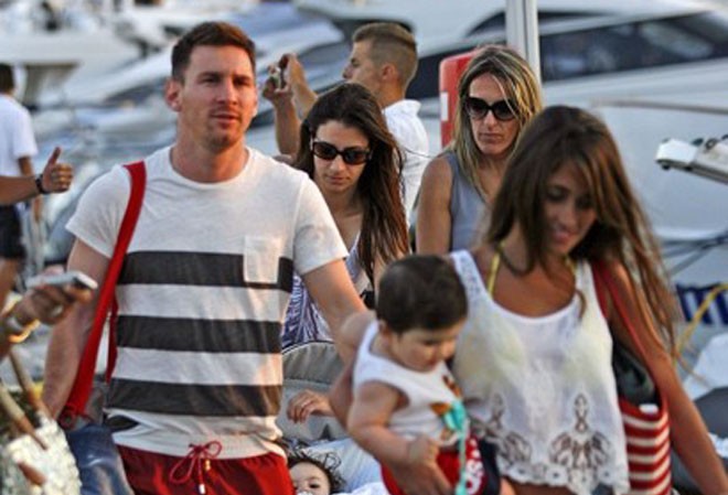 Bạn gái của Messi tán dương... Ronaldo Bạn gái của Messi vừa lên tiếng khen ngợi Cristiano Ronaldo.