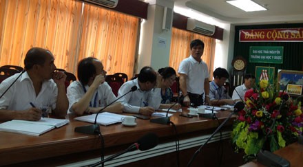 Tạm dừng công tác Phó Giáo sư 'ra giá' 200 triệu lấy bằng tiến sĩ Tạm dừng công tác Phó Giáo sư 'ra giá' 200 triệu lấy bằng tiến sĩ