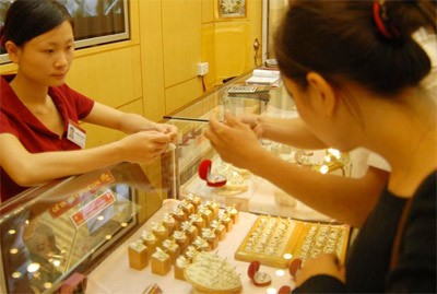 Giá vàng tiếp tục giảm, thấp nhất 2 tháng qua Giá vàng tiếp tục giảm, thấp nhất 2 tháng qua
