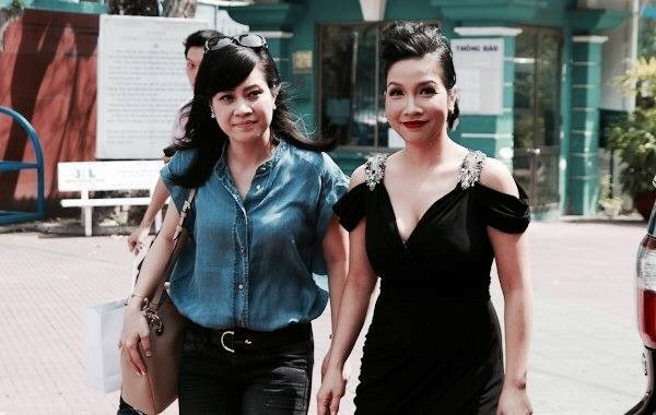 Mỹ Linh bật mí bị siêu trộm cuỗm tiền trên máy bay Ca sỹ Mỹ Linh và em chồng là cựu ca sỹ Trương Hương Ly.