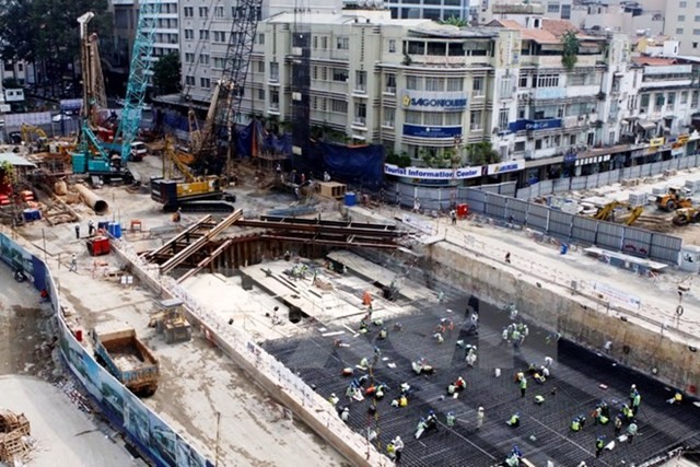 Lún 10 mm ở Trung tâm TPHCM khi thi công ga metro số 1 Thi công ga ngầm nhà hát Thành phố.