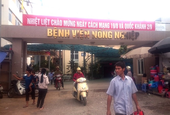 Hai nạn nhân vụ tàu hỏa vò nát ô tô hết sức nguy kịch Bệnh viện Nông Nghiệp nơi tiếp nhận các nạn nhân vụ tai nạn.