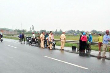 Hai mẹ con đi SH thương vong trên đường về quê ăn giỗ Hiện trường vụ việc.