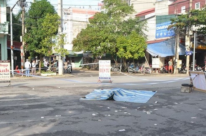 Nam thanh niên tử vong giữa đường sau khi đi ăn đêm Hiện trường vụ việc.