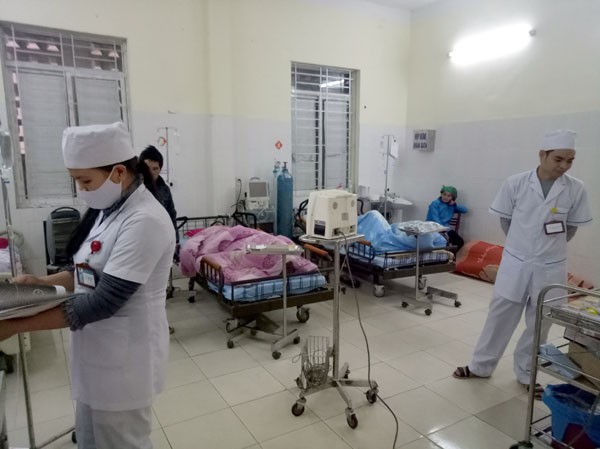 81 người nhập viện sau khi ăn cỗ cưới ở Hà Giang Các nạn nhân đang được điều trị. Ảnh: Báo Hà Giang.