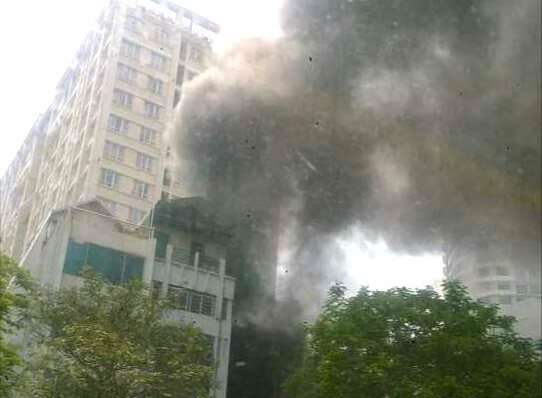 Cháy cửa hàng chăn ga, khói bốc ngút trời Hiện trường vụ cháy.