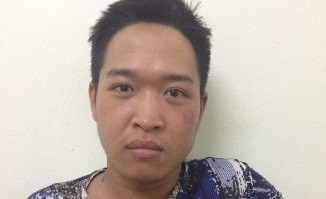 Mới nhất vụ chồng cuồng ghen chém chết vợ trên phố Hàng Bông Đối tượng Hoàng Nam tại cơ quan công an.