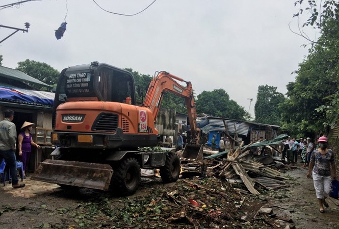 Hắt xăng vào cán bộ khi bị cưỡng chế đất Khu vực ngôi nhà bị cưỡng chế trên đất dự án KĐT.