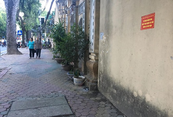 Người đàn ông gục trên vỉa hè trước chùa Thiền Quang Hiện trường vụ việc.