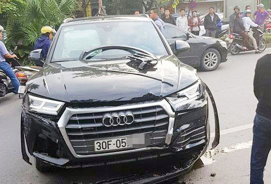 Lái xe Audi Q5 gây tai nạn liên hoàn do gạt nhầm số? Hiện trường vụ tai nạn.