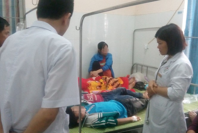 Hơn 20 học sinh nhập viện nghi ngộ độc sữa Nhiều học sinh đang được điều trị tại bệnh viện. Ảnh: Bệnh viện đa khoa huyện Phú Bình.
