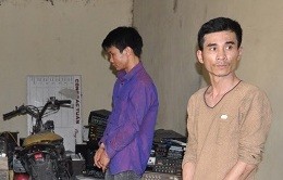 Cảnh sát bắt giữ hai ‘siêu trộm’ đồ điện tử nơi công sở Hai đối tượng Giáp và Ban bị bắt giữ. Ảnh: Công an Hải Dương.