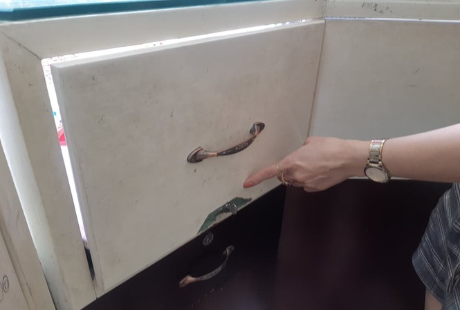Trộm đột nhập tiệm vàng cuỗm tài sản trị giá gần 2 tỉ đồng Tủ trưng bày vàng bị trộm.