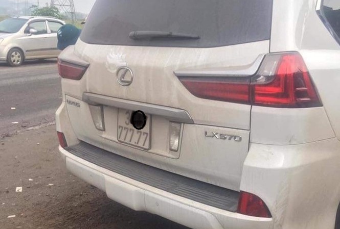 Danh tính lái xe Lexus LX 570 biển 777.77 đâm tử vong một phụ nữ ở Hà Nội Chiếc xe Lexus LX570.