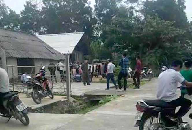 Kinh hãi phát hiện ba cha con chết treo cổ ở nhà riêng Ngôi nhà nơi xảy ra sự việc.