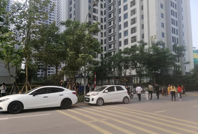 Hà Nội: Bé gái 11 tuổi nghi rơi từ tầng 39 chung cư xuống đất tử vong Khu chung cư nơi xảy ra sự việc.