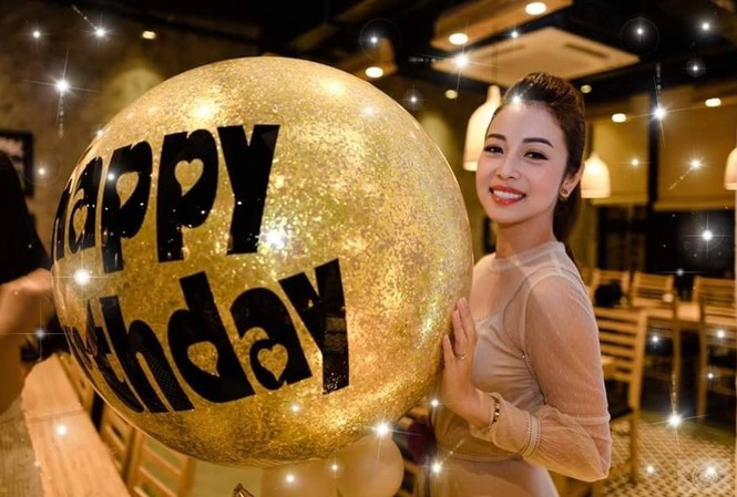 Jennifer Phạm tự làm thơ mừng tuổi 33 đầy 'giáo lý' Hoa hậu Jennifer Phạm tự làm thơ mừng tuổi 33.