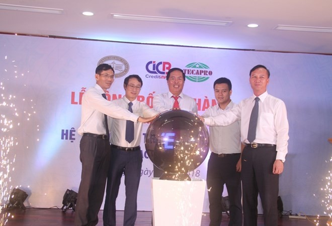 Trung tâm “nắm bắt nợ xấu” CIC ra mắt hệ thống hỗ trợ khách hàng ban lãnh đạo CIC và nhà thầu chạm cầu khởi động hệ thống hỗ trợ thông tin tín dụng cho khách hàng