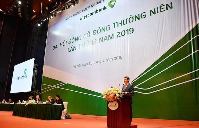 Chủ tịch Vietcombank nói về lí do ‘đột ngột’ giảm mục tiêu lợi nhuận Chủ tịch HĐQT Vietcombank Nghiêm Xuân Thành phát biểu tại ĐHCĐ