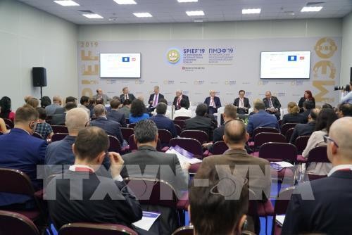 Trưởng ban kinh tế TƯ nói về thành tựu xóa đói, giảm nghèo của Việt Nam Diễn đàn Kinh tế quốc tế St. Petersburg lần thứ 23 được khai mạc trọng thể ngày 6/6 tại Trung tâm Triển lãm “Expoforum”, thành phố St. Petersburg, Liên bang Nga.