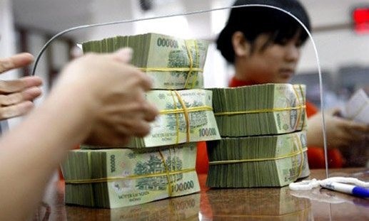 Gửi tiết kiệm ngân hàng nào có lợi nhất? Nhu cầu gửi tiền tiết kiệm vào ngân hàng của người dân dịp đầu năm tăng cao (Ảnh minh họa).