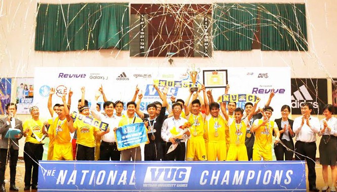 Đại học Xây dựng vô địch Futsal toàn quốc Đồng chí Ngũ Duy Anh, Vụ trưởng Vụ Công tác học sinh viên - Bộ Giáo dục và đào tạo, Tổng Thư ký Hội thể thao đại học và chuyên nghiệp Việt Nam; đồng chí Doãn Hồng Hà, Phó Chủ tịch Trung ương Hội Sinh viên Việt Nam, Trưởng Ban Tổ chức Giải Thể thao Sinh vi