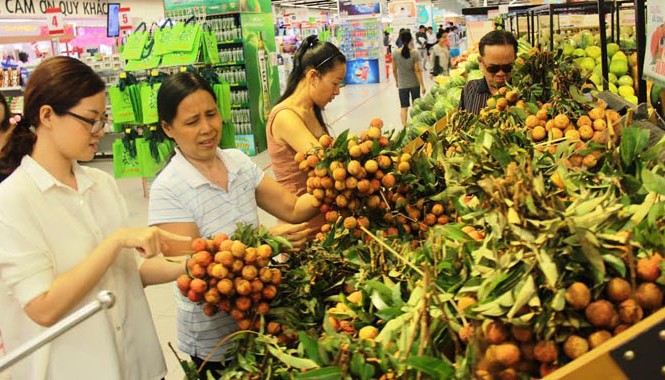 Vải thiều sẽ 'lên kệ' siêu thị tại TPHCM Người dân TPHCM hưởng ứng mua vải thiều tại siêu thị.