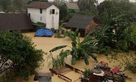 MobiFone san sẻ khó khăn với đồng bào vùng lũ miền Trung MobiFone san sẻ khó khăn với đồng bào vùng lũ miền Trung