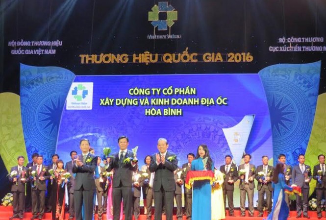 Hòa Bình - Nhà thầu xây dựng duy nhất 5 lần nhận biểu trưng Thương hiệu Quốc gia Hòa Bình - Nhà thầu xây dựng duy nhất 5 lần nhận biểu trưng Thương hiệu Quốc gia