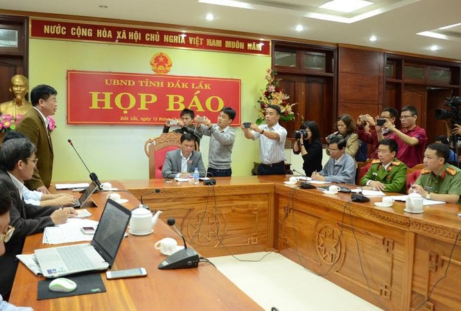 Con trai nguyên bí thư Tỉnh ủy hy sinh trong vụ nổ ở Đắk Lắk Họp báo thông tin về vụ nổ.