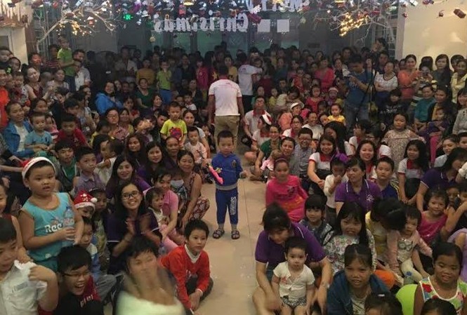 Bệnh nhi đón giáng sinh ấm áp ngay trong bệnh viện Hàng trăm bệnh nhi, người nhà đón giáng sinh ấm áp ngay tại nới điều trị. Ảnh: T.T.