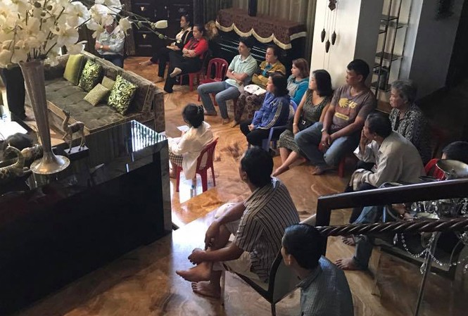 Chủ nợ kéo đến chật nhà Đàm Vĩnh Hưng? Đàm Vĩnh Hưng tuyên bố sẽ trả nợ cho mẹ lần cuối cùng.