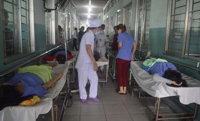 Chưa rõ nguyên nhân hàng chục công nhân ở Sài Gòn nhập viện Hàng chục công nhân nhập viện vào sáng 15/5.