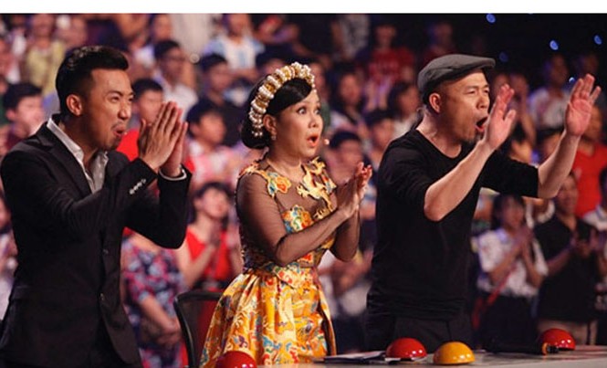 Khi giám khảo game show được lựa chọn không theo tiêu chí nào Khán giả từng phản ứng khi có tới 2 danh hài ngồi ghế giám khảo chương trình "Tìm kiếm tài năng".