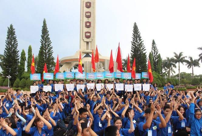 Tuổi trẻ Đà Nẵng theo bước chân những người anh hùng Gửi thông điệp “Tuổi trẻ Đà Nẵng đời đời nhớ ơn các anh hùng liệt sĩ”