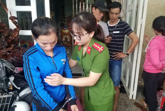 Đắk Lắk: Phá tụ điểm ma tuý, thu nhiều tài sản có giá trị Trần Thị Tường Vi bị bắt tại số nhà 159 Nguyễn Du.