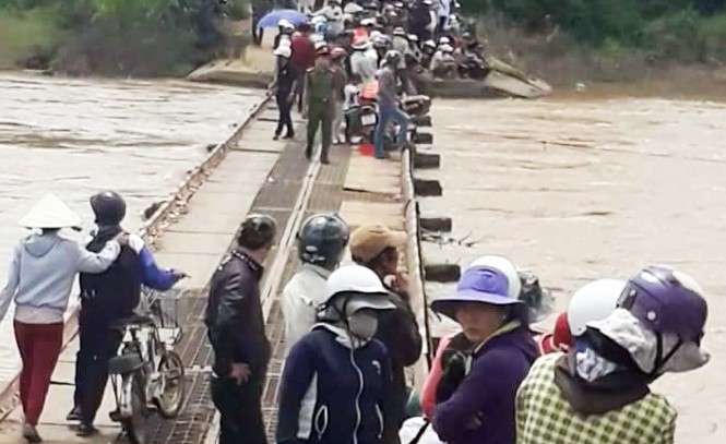 Tìm thấy thi thể cháu bé bị lũ cuốn trôi ở Lâm Đồng Tìm thấy thi thể cháu bé bị lũ cuốn trôi ở Lâm Đồng