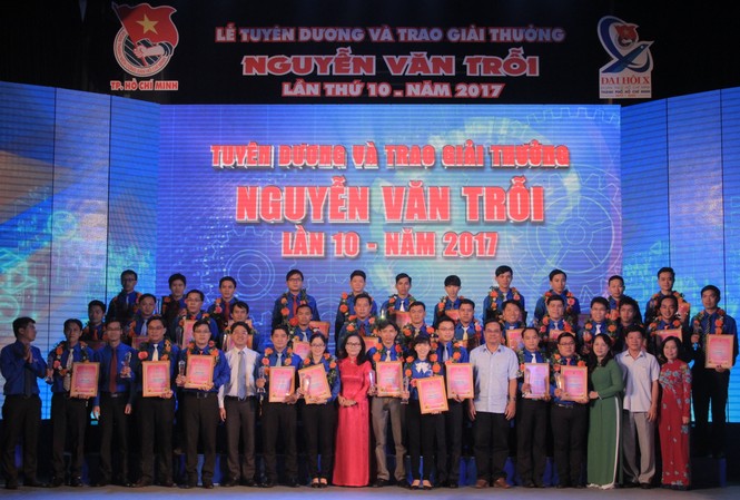 Tuyên dương 35 gương thanh niên, công nhân giỏi nghề Tuyên dương 35 gương thanh niên, công nhân giỏi nghề