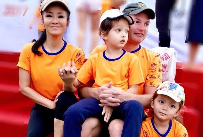 Showbiz 19/11: Thực hư tin đồn Hồng Nhung bị giật chồng dẫn đến ly hôn Hồng Nhung chưa lên tiếng về tin đồn có người thứ ba phá vỡ hạnh phúc gia đình.
