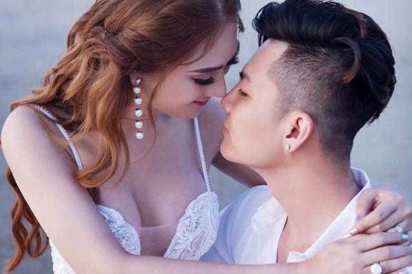 Showbiz 4/1: Lâm Khánh Chi tuyên bố bất ngờ khi chuẩn bị nhận con Lâm Khánh Chi không giấu được niềm hạnh phúc khi chuẩn bị làm mẹ.