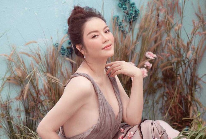 Showbiz 5/2: Lý Nhã Kỳ tiết lộ về bạn trai kém 2 tuổi, giấu kín 9 năm Showbiz 5/2: Lý Nhã Kỳ tiết lộ về bạn trai kém 2 tuổi, giấu kín 9 năm