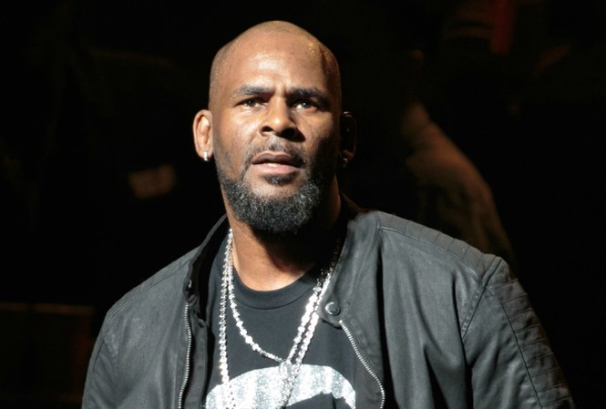 R.Kelly lộ clip lạm dụng tình dục thiếu nữ 14 tuổi R. Kelly liên tiếp bị cáo buộc lạm dụng tình dục khiến sự nghiệp sụp đổ.
