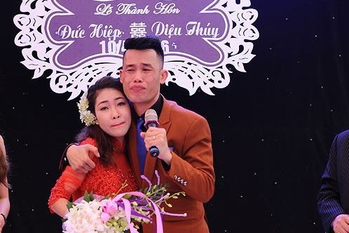 Sau lùm xùm 'quỵt nợ', Hiệp Gà chính thức chia tay vợ thứ ba Hiệp Gà và người vợ thứ 3 trong lễ cưới hồi tháng 4/2016.
